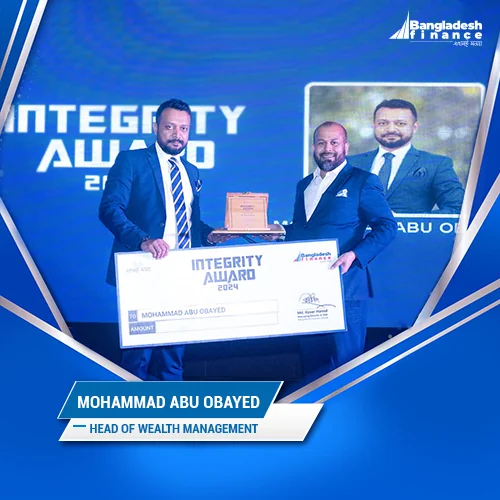 Mohammad Abu Obayed, Head of Wealth Management, receiving the Integrity Award 2024